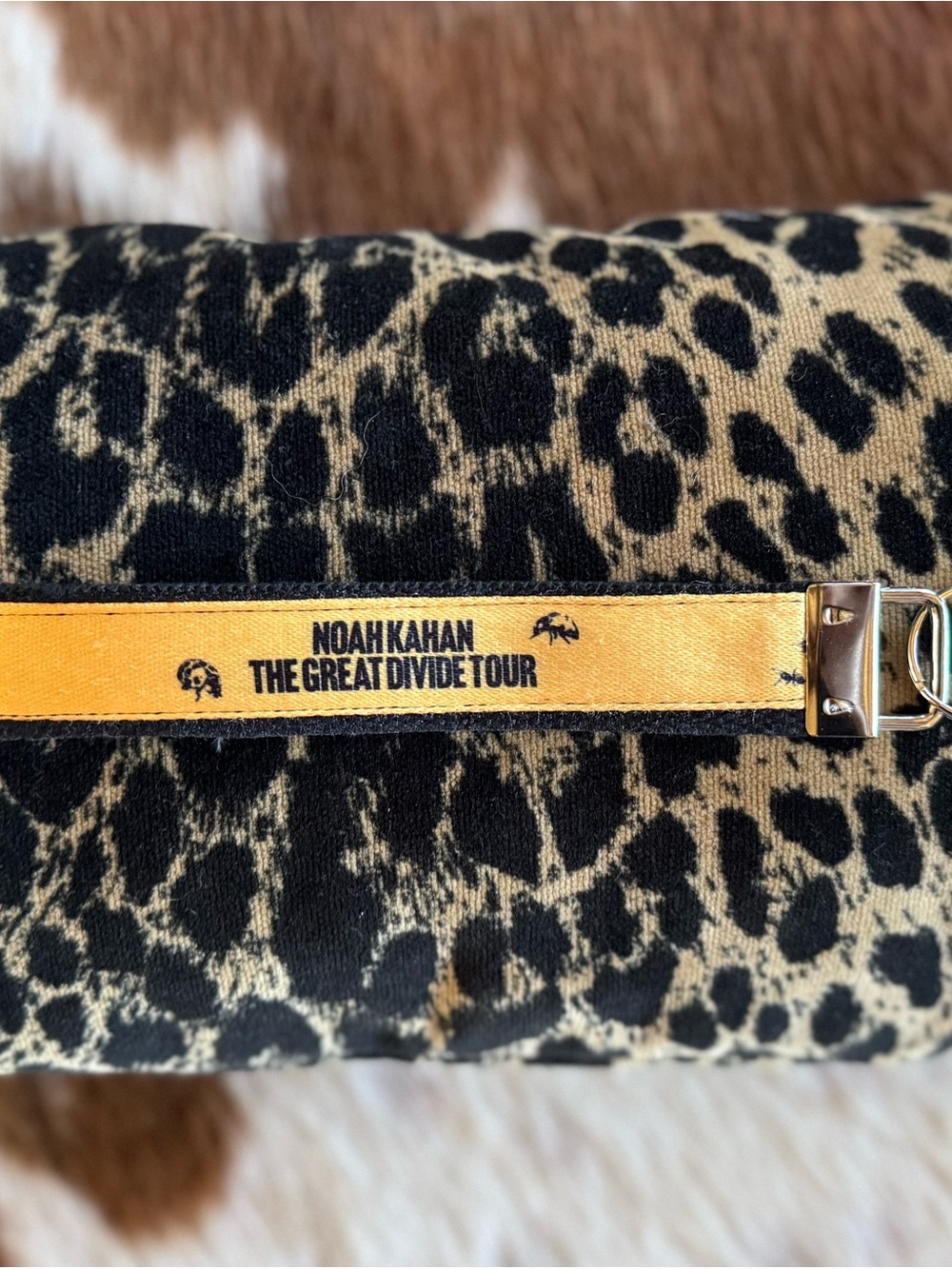 ONE Noah Kahan The Great Divide Tour Keychain